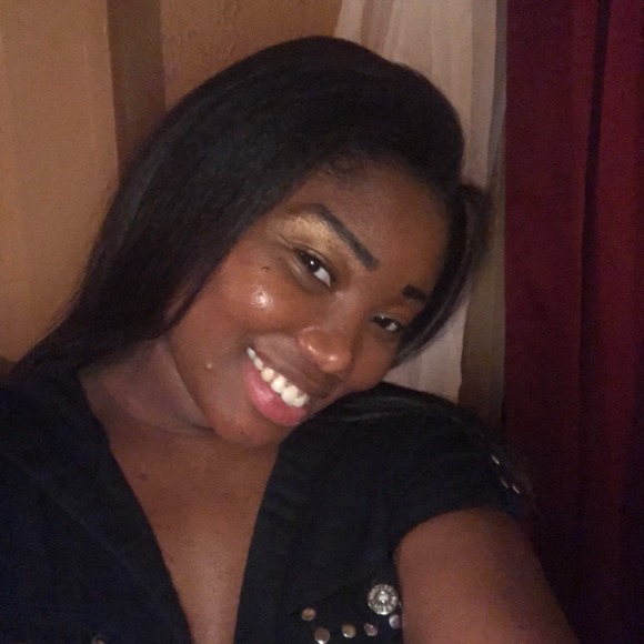 Meet your Posher, Michaela - Picture 1 of 1